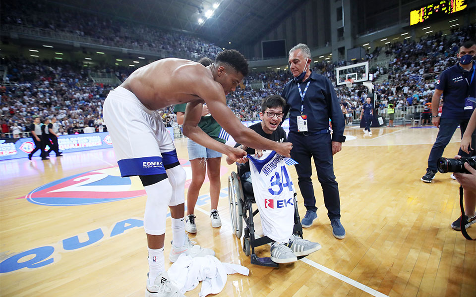 ο-μάριος-για-τη-φανέλα-του-γιάννη-το-ε-562017760