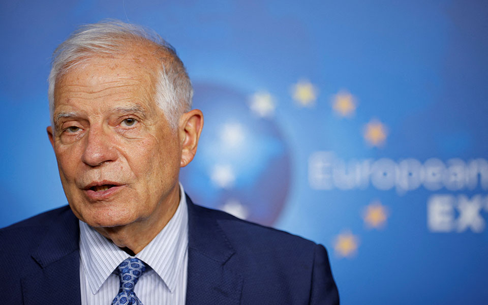 η-εε-αναστέλλει-τη-συμφωνία-με-τη-ρωσία-562021069