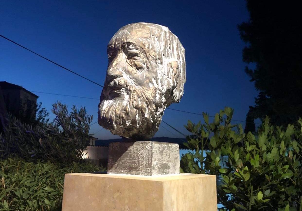 καλώς-ήλθες-ξανά-στο-σπίτι-σου-στην-υ-561984319