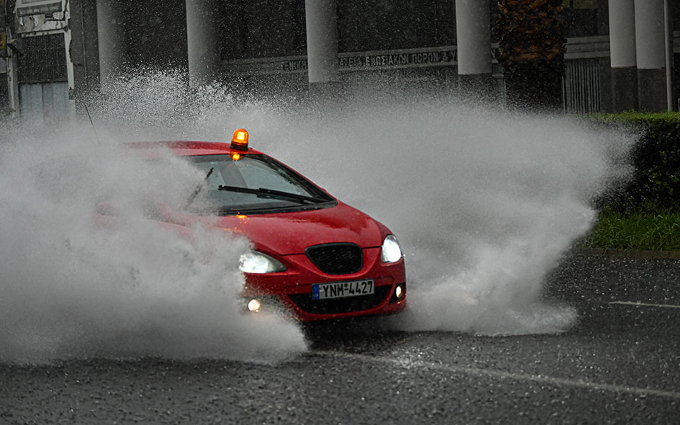 Καιρός: Βροχές και καταιγίδες σε όλη τη χώρα-1