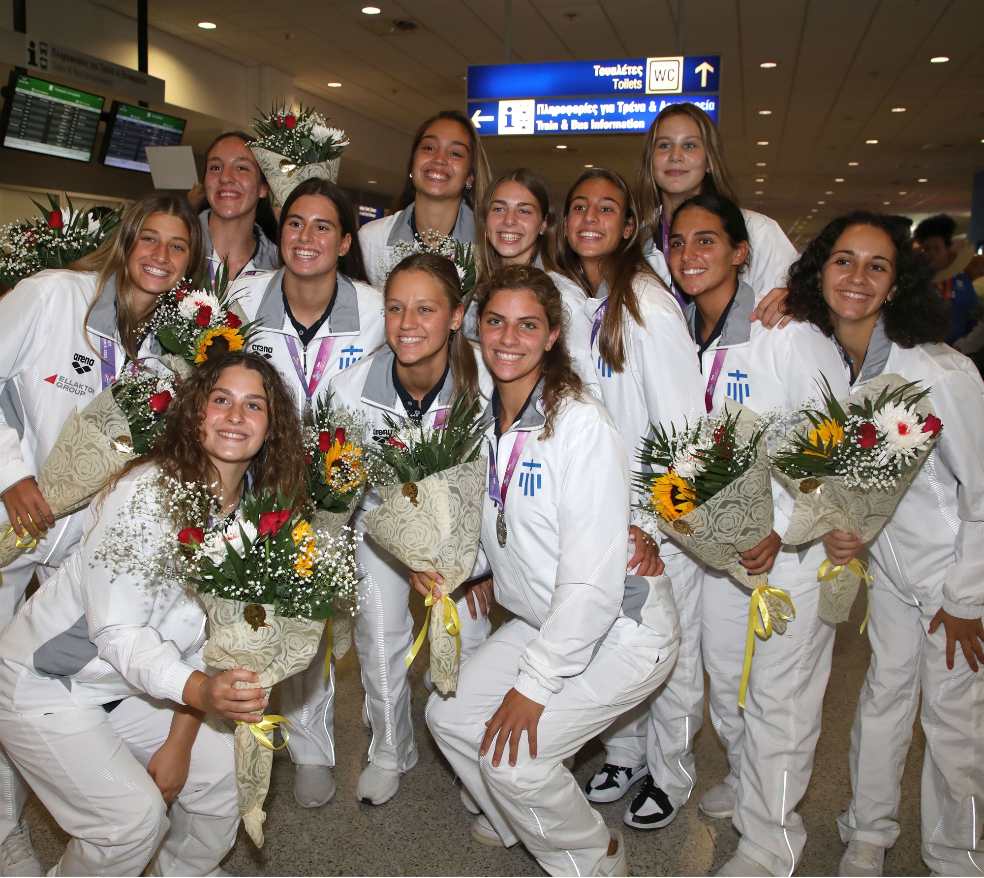 επέστρεψαν-οι-ασημένιες-νεάνιδες-του-561994225