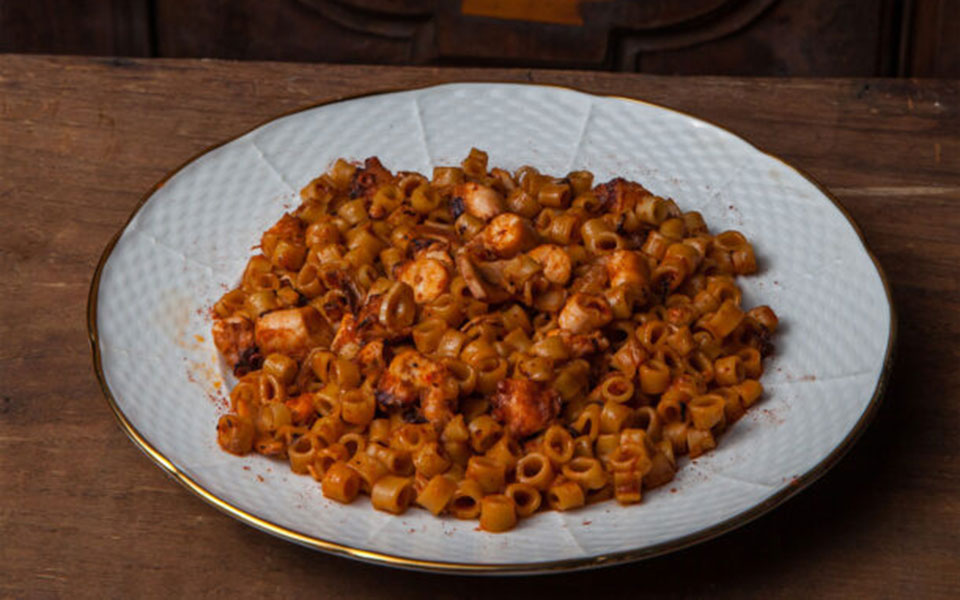 χταπόδι-με-κοφτό-μακαρονάκι-από-το-άγι-561983545