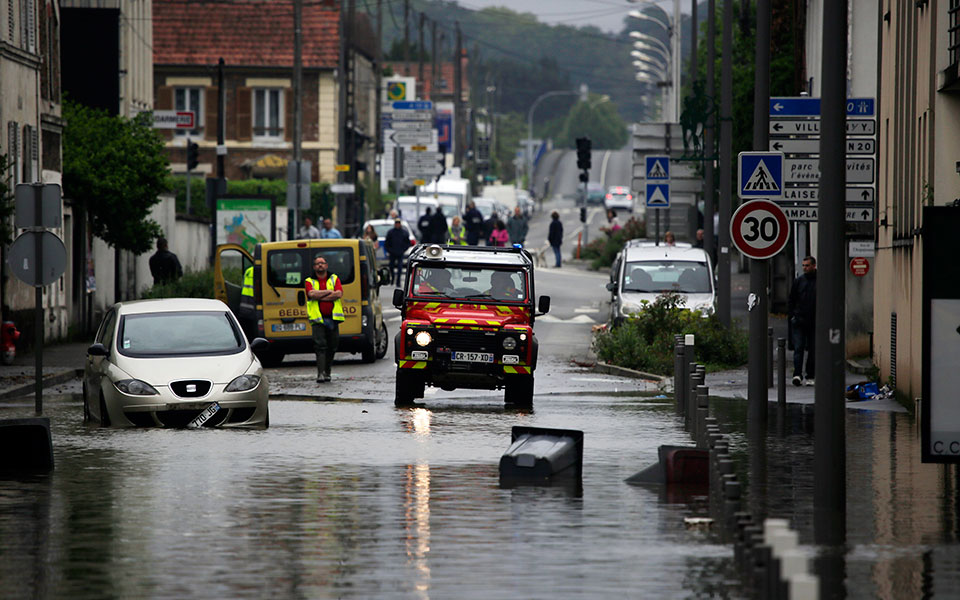 ένας-νεκρός-και-εννέα-τραυματίες-από-τ-562003501