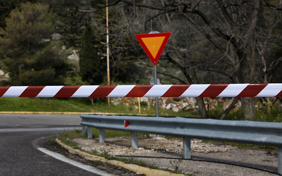 διακοπή-της-κυκλοφορίας-των-οχημάτων-561992974