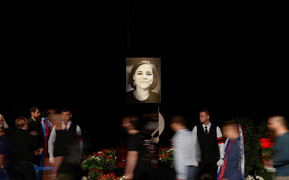 Ρωσία: Η Ντάρια Ντούγκινα χαιρετίστηκε ως μάρτυρας στην κηδεία της-1