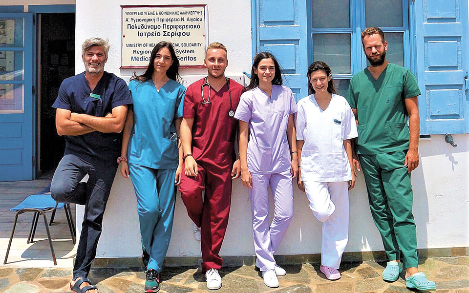 η-μάχη-των-γιατρών-στα-νησιά-561988036