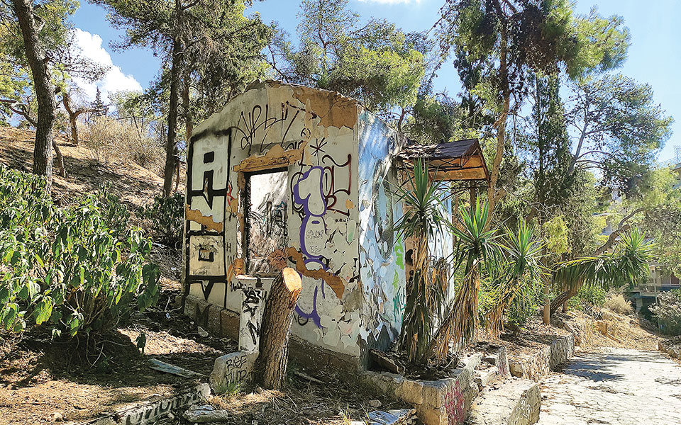 λόφος-στρέφη-πεδίο-εγκατάλειψης-561990223