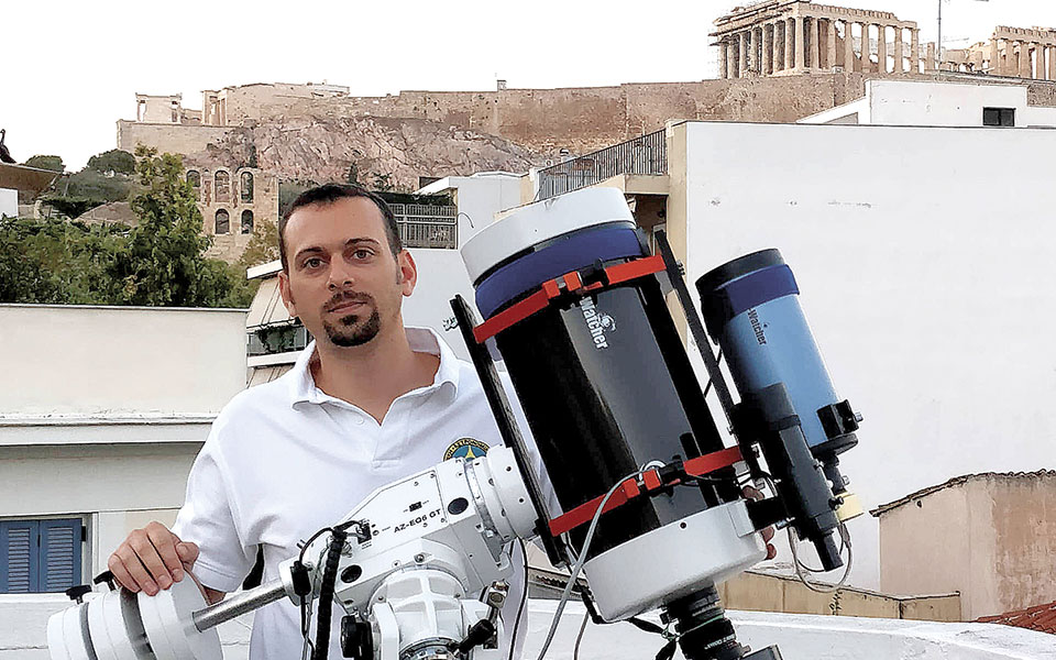 ερασιτέχνες-κυνηγοί-αστεριών-561998659