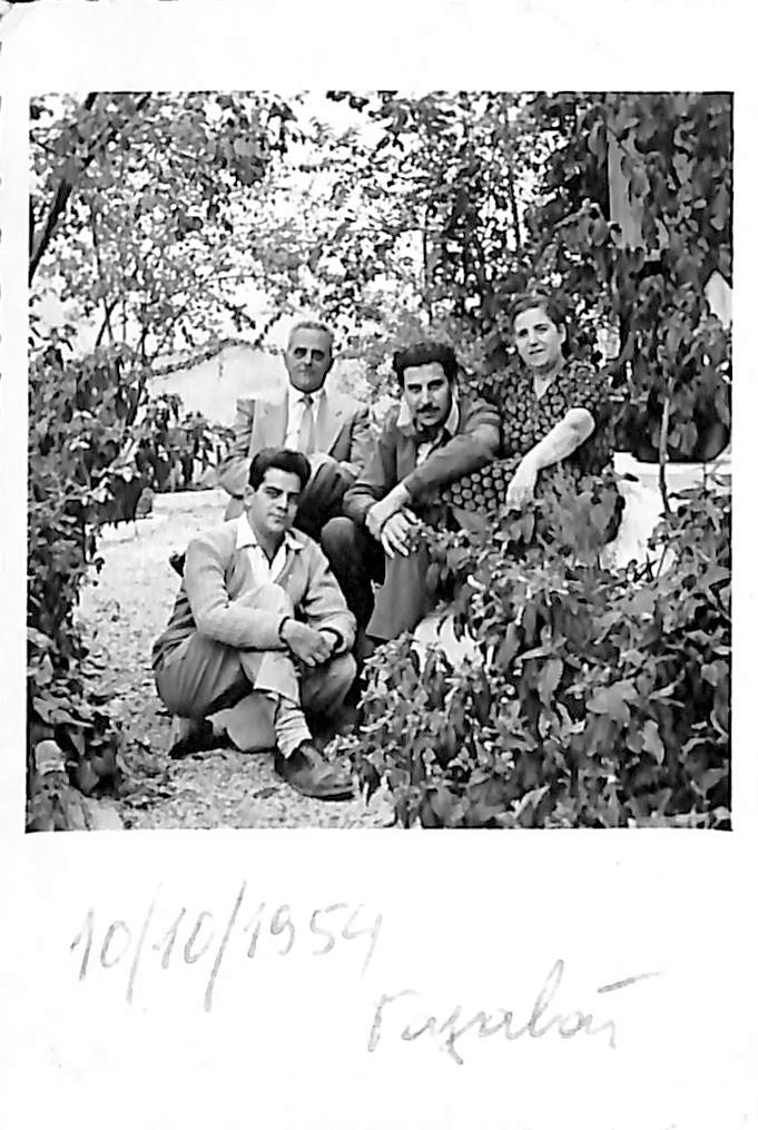 «Σας φιλώ με αγάπη, ο γιος σας Μίκης»-4