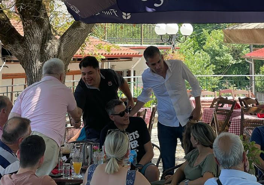 θερμότατη-η-υποδοχή-του-νέου-αμερικαν-561982837