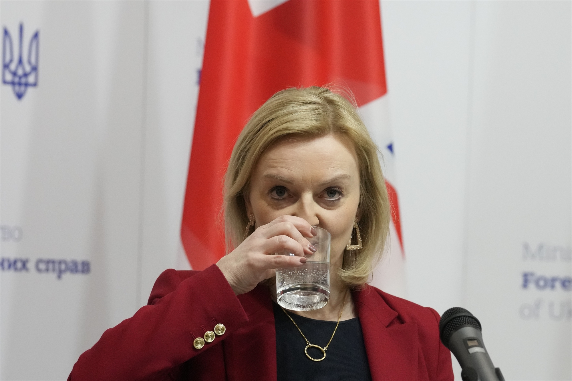 λύματα-στα-χέρια-έχει-η-τρας-562010332