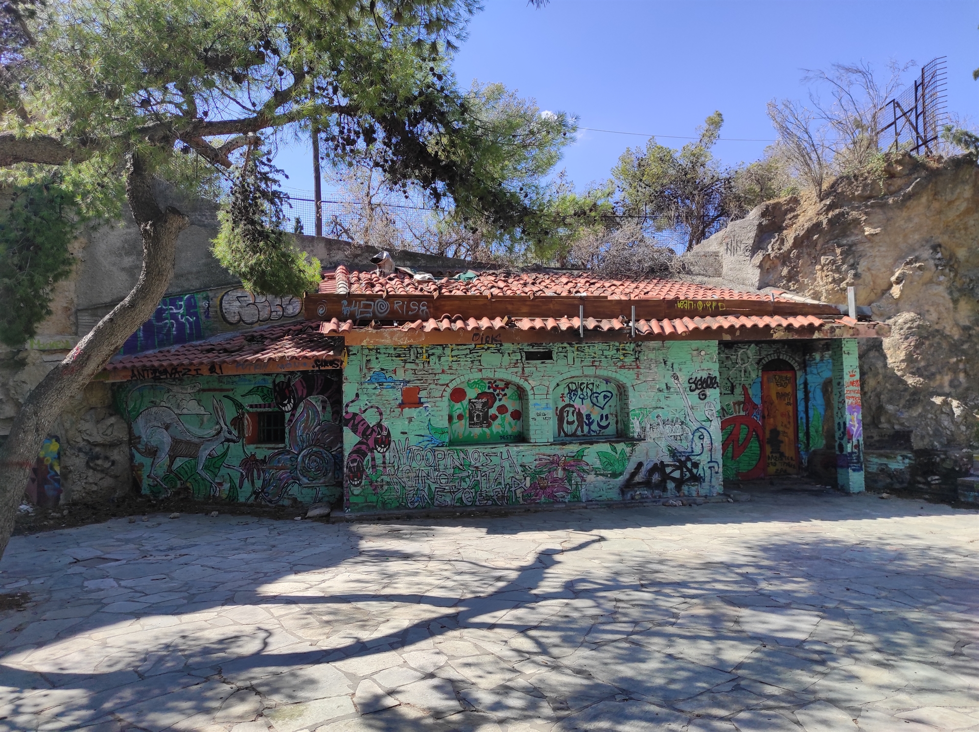 Λόφος Στρέφη: πεδίο εγκατάλειψης-1