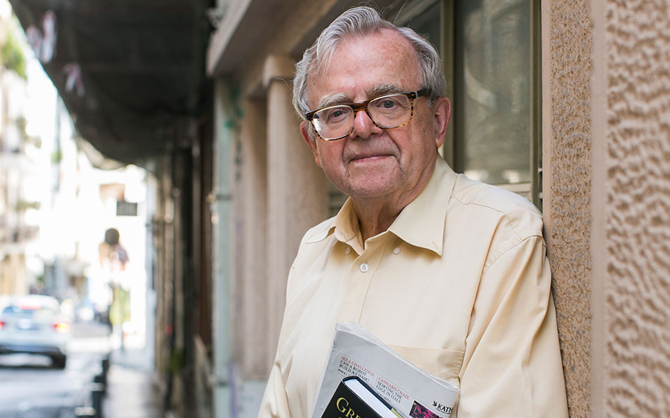 η-ελλάδα-παρασημοφορεί-τον-ιστορικό-ρ-562014589