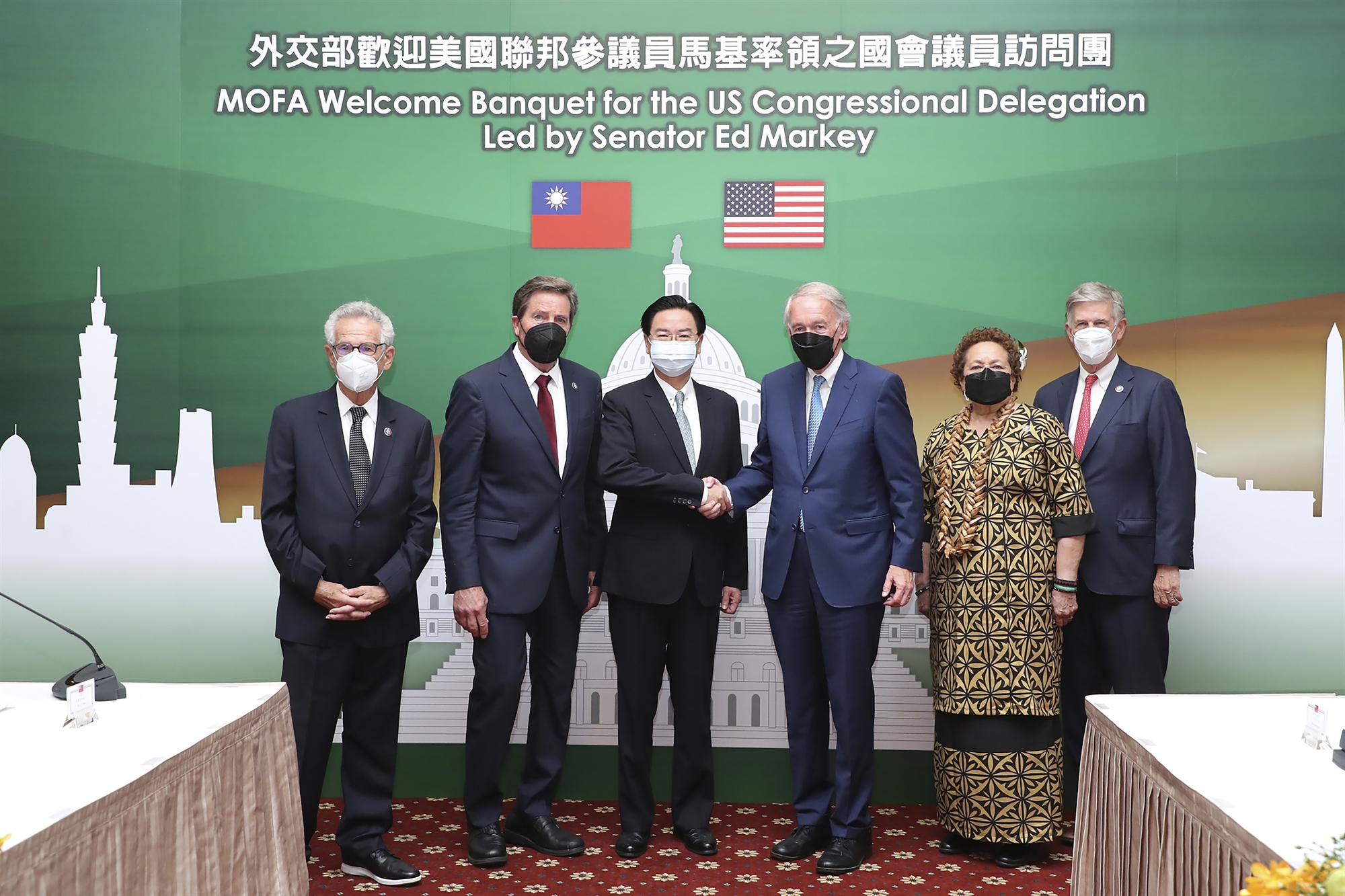 νέα-κινεζικά-γυμνάσια-στη-θάλασσα-γύρ-562001416