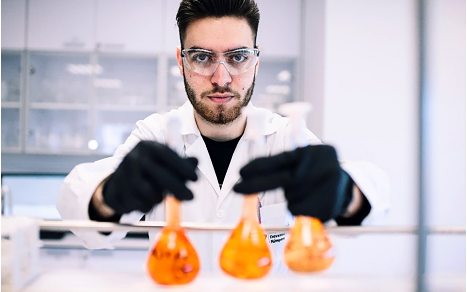 φαρμακευτική-μία-πολύπλευρη-επιστήμ-562009420