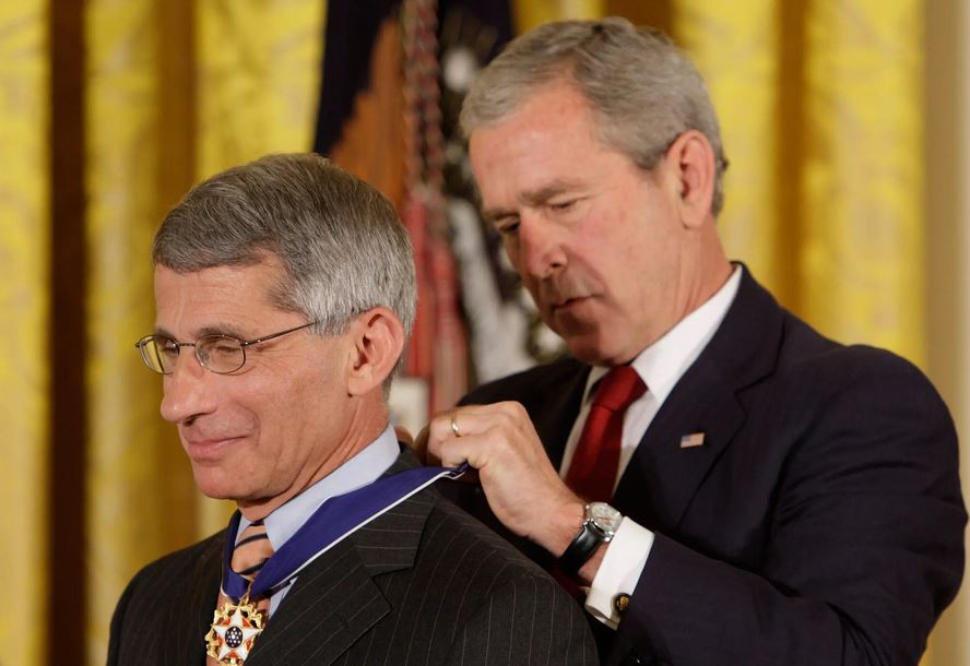 Δρ Άντονι Φάουτσι: Τέλος εποχής για τον κορυφαίο επιστήμονα – Παραιτείται τον Δεκέμβριο-1