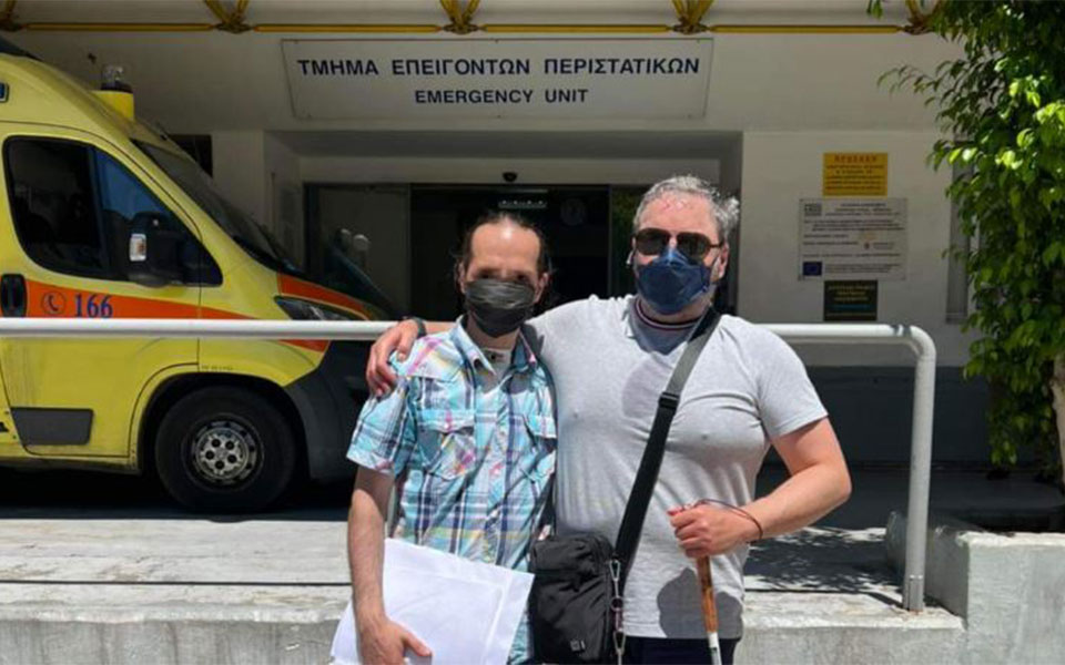 οι-πολίτες-σηκώνουν-τείχος-προστασία-561986977