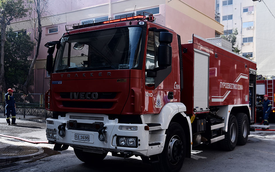 άλιμος-φωτιά-σε-συνεργείο-σκαφών-τρ-562020601