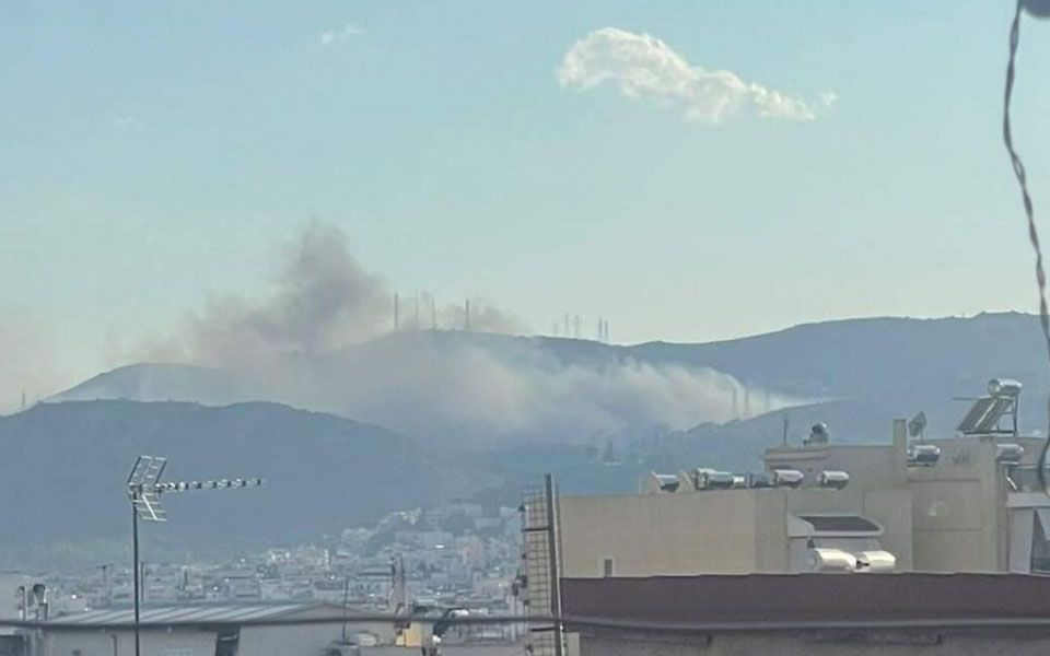 Οριοθετήθηκε η φωτιά στον Κορυδαλλό – Κοντά σε σπίτια οι φλόγες-1