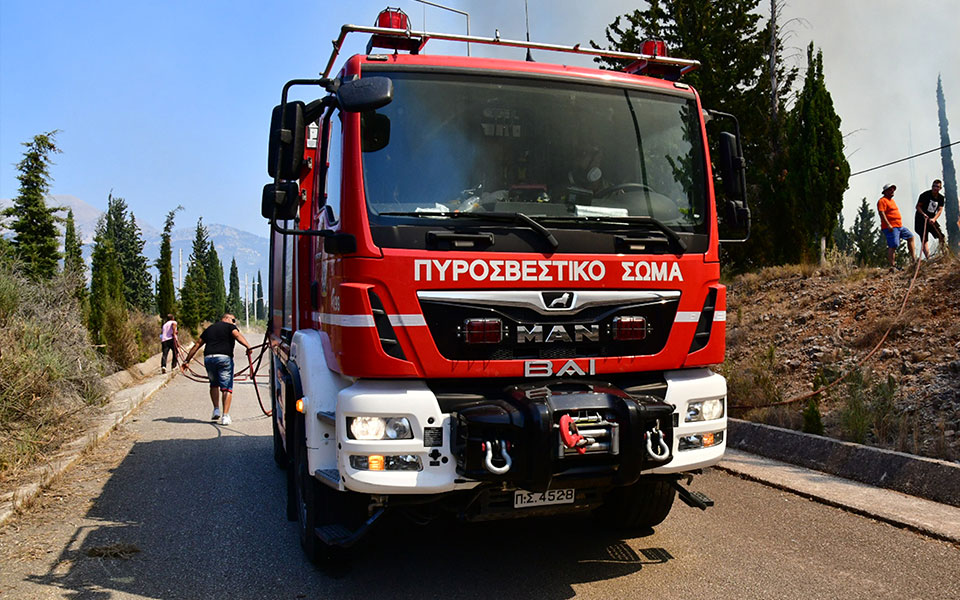 υπό-μερικό-έλεγχο-η-πυρκαγιά-στον-κορυ-561996580