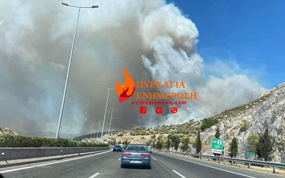 φωτιά-στη-νέα-πέραμο-ισχυρές-δυνάμε-561988141