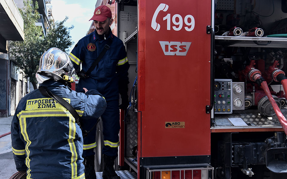φωτιά-τώρα-κοντά-στα-διόδια-της-ελευσί-561988108