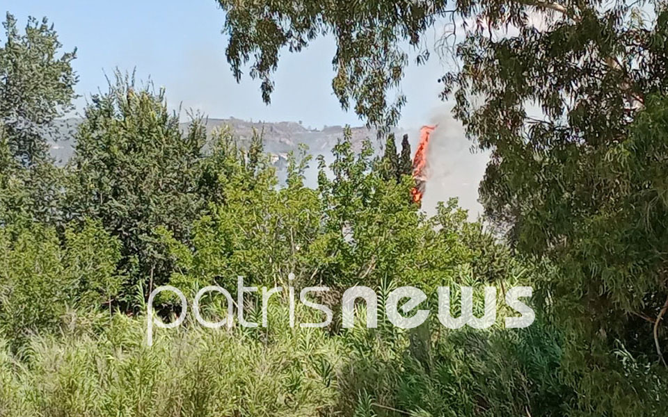 φωτιά-τώρα-στον-πύργο-εικόνες-561993433