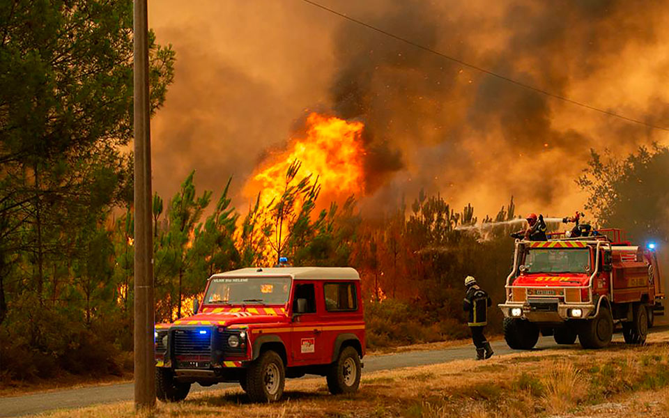 η-ευρώπη-σπεύδει-να-βοηθήσει-τη-γαλλία-561998464