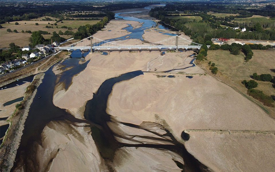 γαλλία-οκτώ-τόνοι-ψαριών-πέθαναν-λόγω-562009906