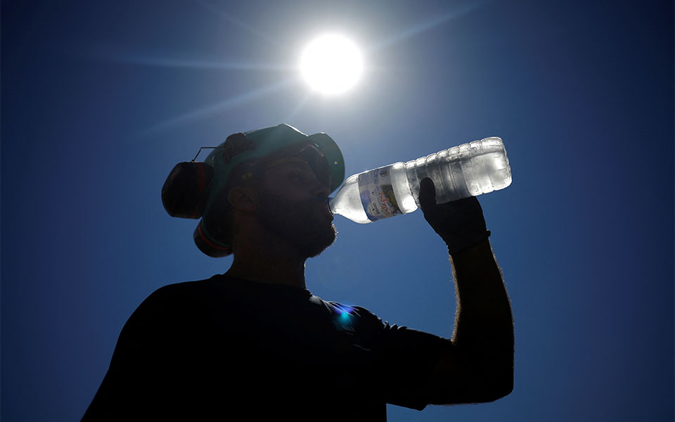 γαλλία-αντιμέτωπη-με-τρίτο-κύμα-καύσω-561984262