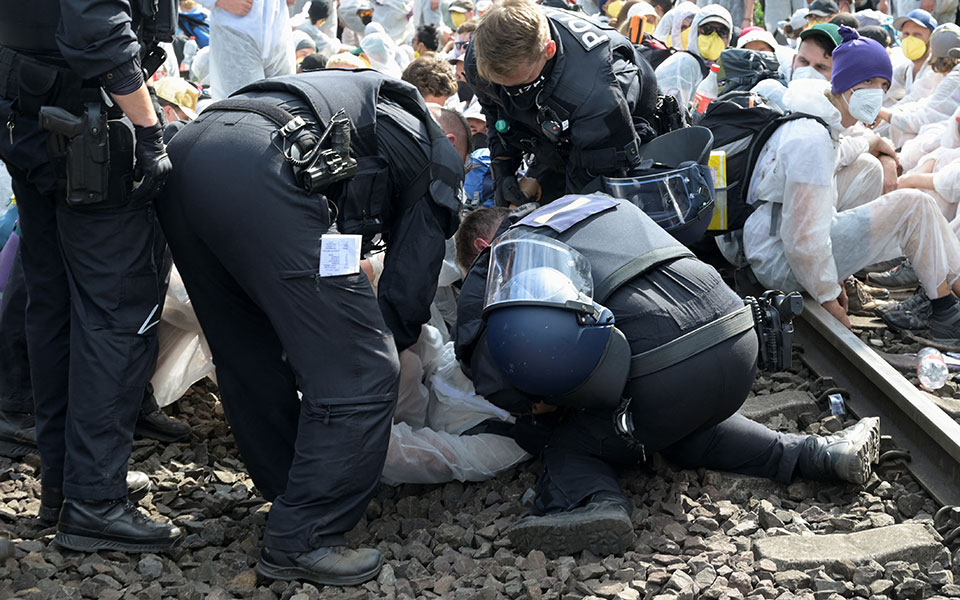 γερμανία-συγκρούσεις-σε-κινητοποίησ-561999703