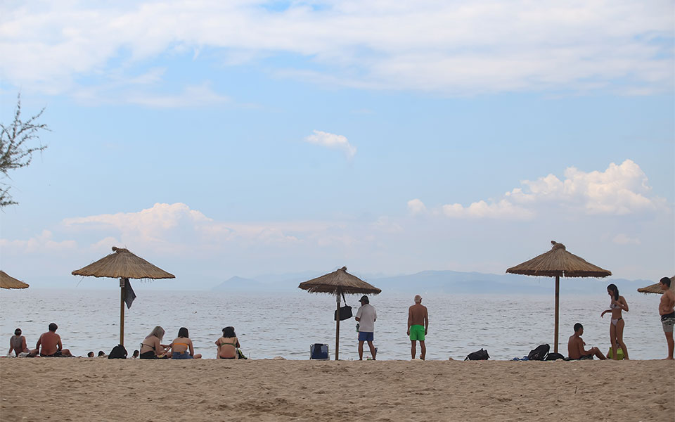 καιρός-υψηλές-θερμοκρασίες-και-τοπικ-561984025