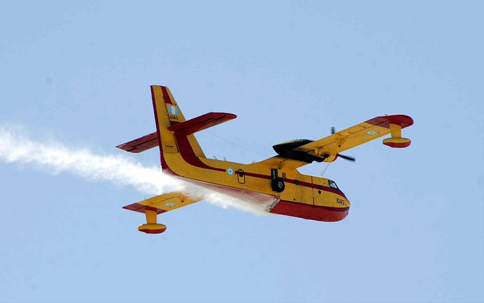 δύο-αεροσκάφη-canadair-cl-415-στέλνει-η-ελλάδα-στη-561996589