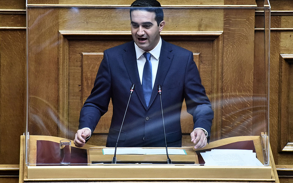 κατρίνης-η-χώρα-είναι-ξέφραγο-αμπέλι-μ-561993652