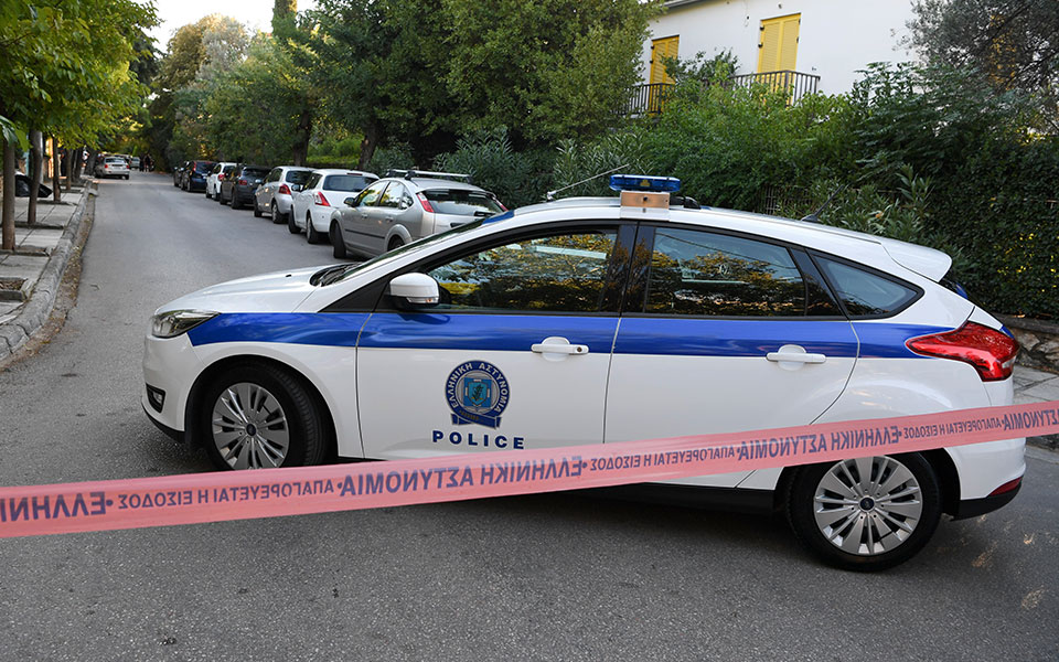 θεσσαλονίκη-χειροπέδες-σε-τρεις-άντρ-562020646