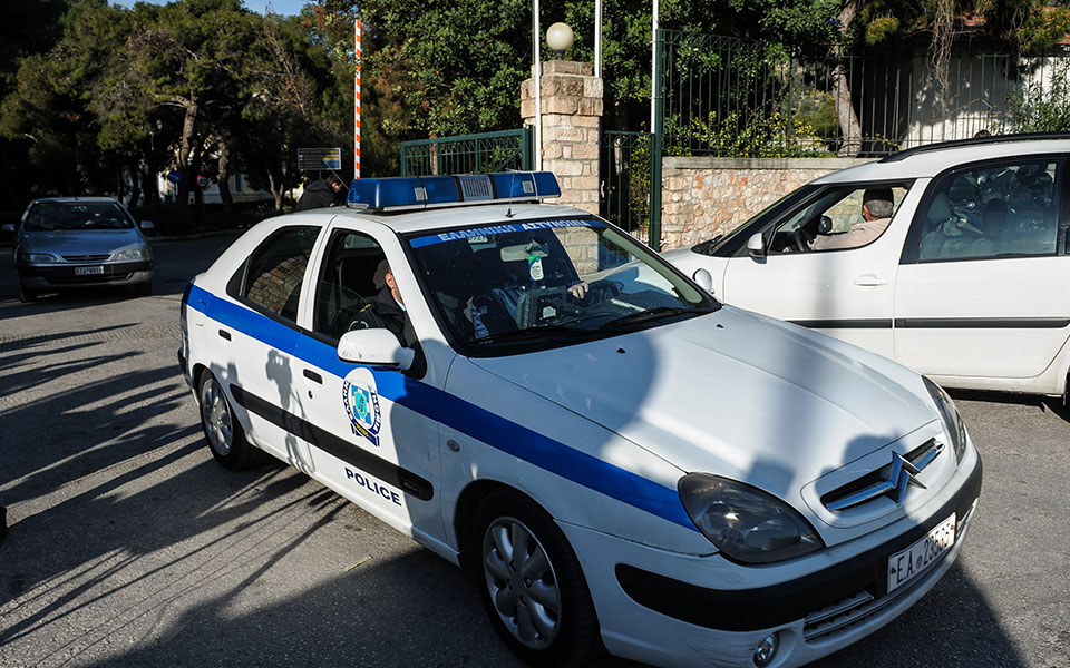 κρήτη-χειροπέδες-σε-12-άτομα-για-διάφορ-561985099