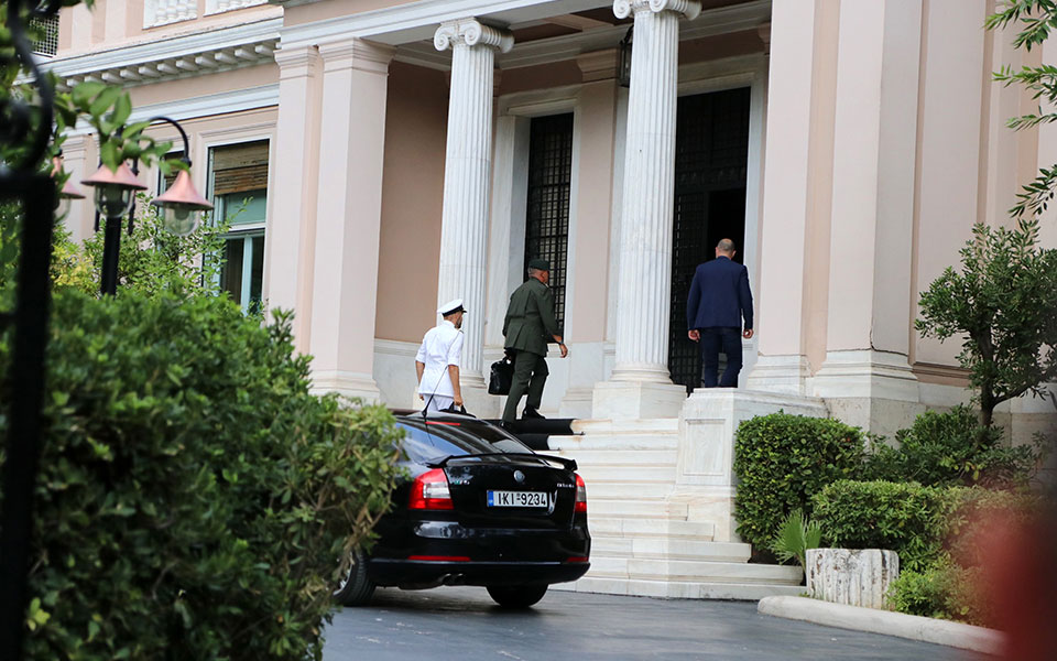 κυσεα-αυξανόμενη-πίεση-σε-χερσαία-και-562009915