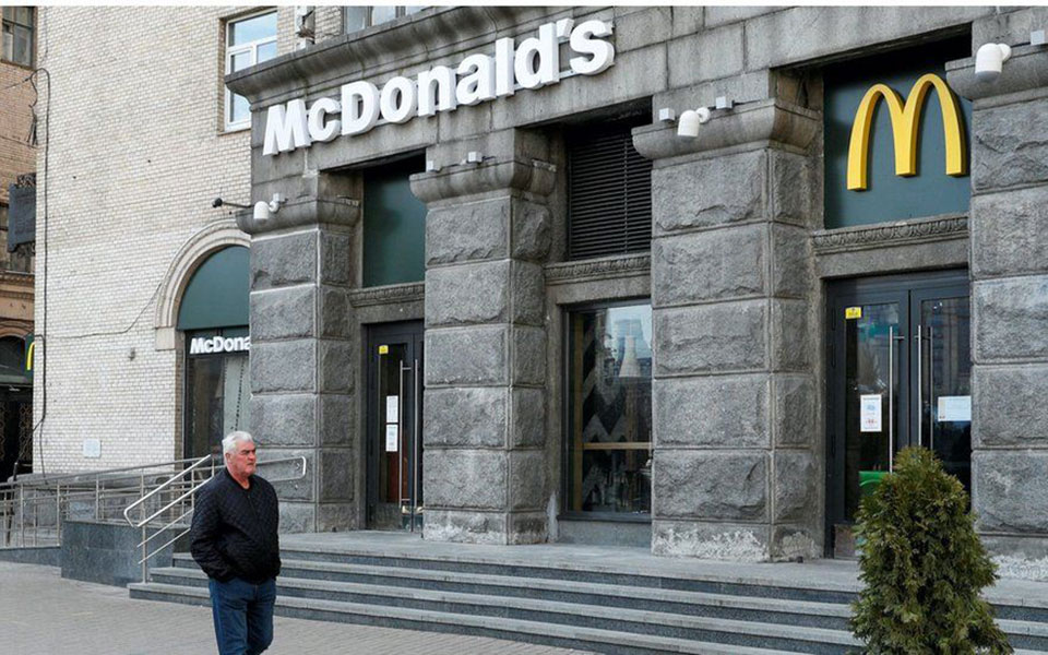 τα-mcdonalds-ξανανοίγουν-καταστήματά-τους-σ-561996703