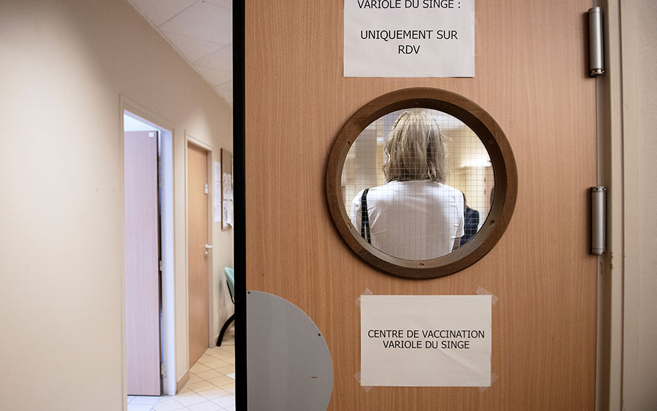 ευλογιά-των-πιθήκων-πρώτος-θάνατος-στ-561983431