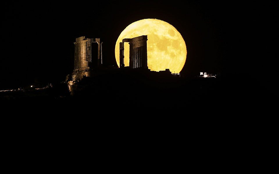 μαγεύει-η-αυγουστιάτικη-πανσέληνο-561999238