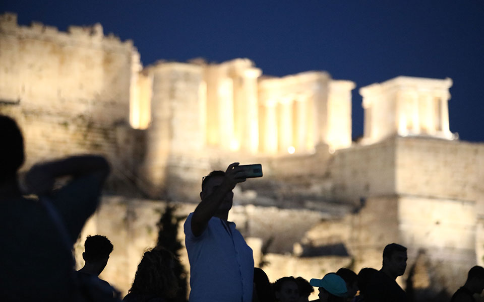 «Μαγεύει» η Αυγουστιάτικη Πανσέληνος (εικόνες)-3