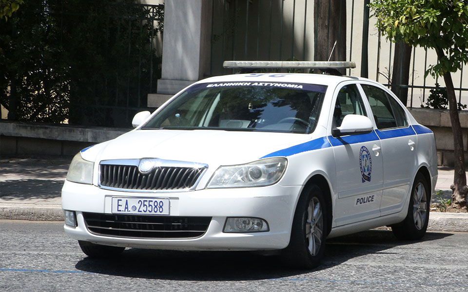 μύκονος-στα-χέρια-της-ελ-ασ-ο-άνδρας-πο-561996745