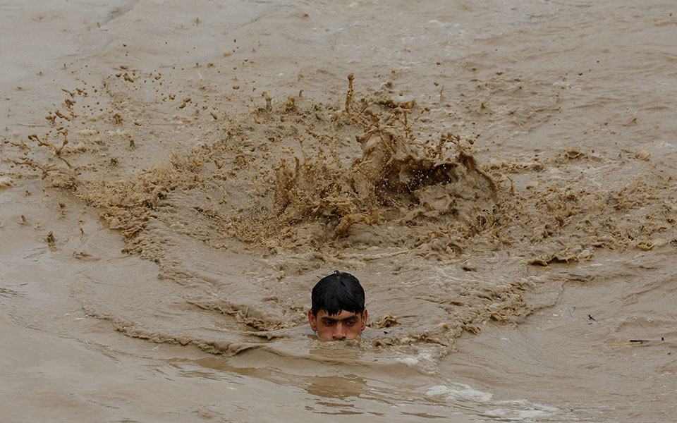 πακιστάν-τουλάχιστον-1-000-οι-νεκροί-από-τ-562016794