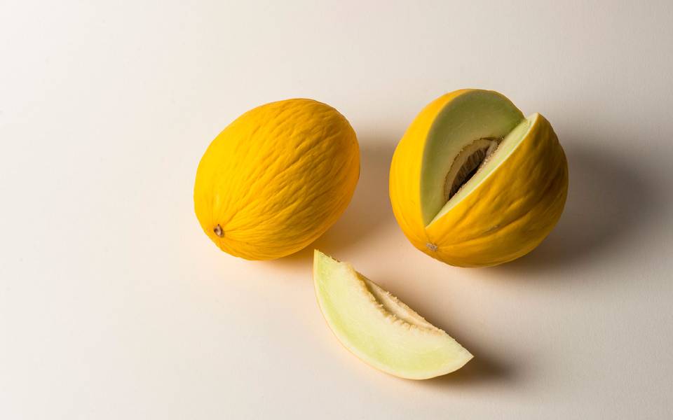 πεπόνι-όλα-τα-είδη-και-7-δροσιστικές-κα-561990394