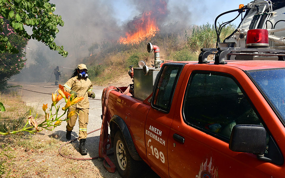 σε-εξέλιξη-η-φωτιά-στο-πετρωτό-φθιώτιδ-561992860