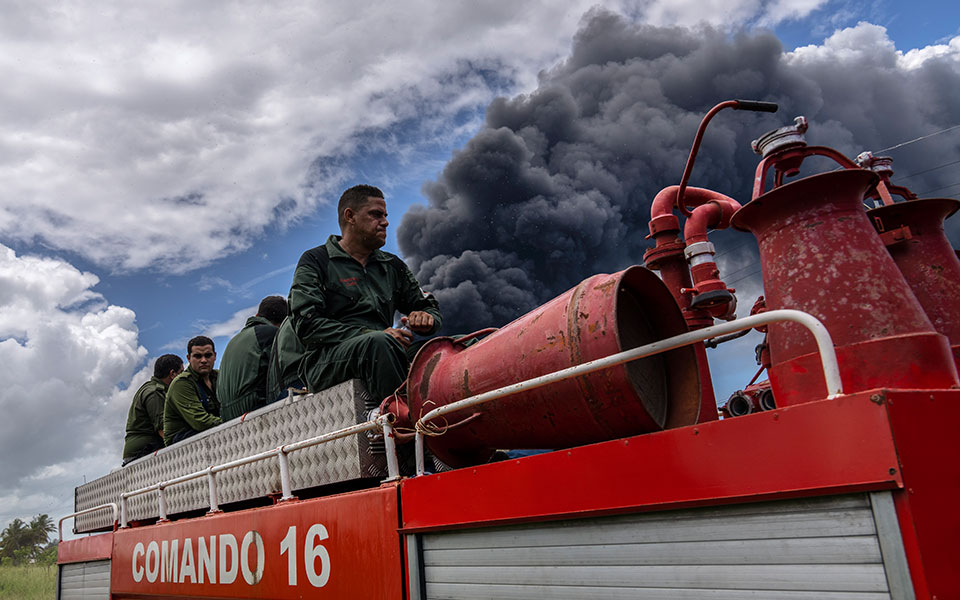 πυρκαγιές-ο-αριθμός-των-πυροσβεστών-σ-561993286