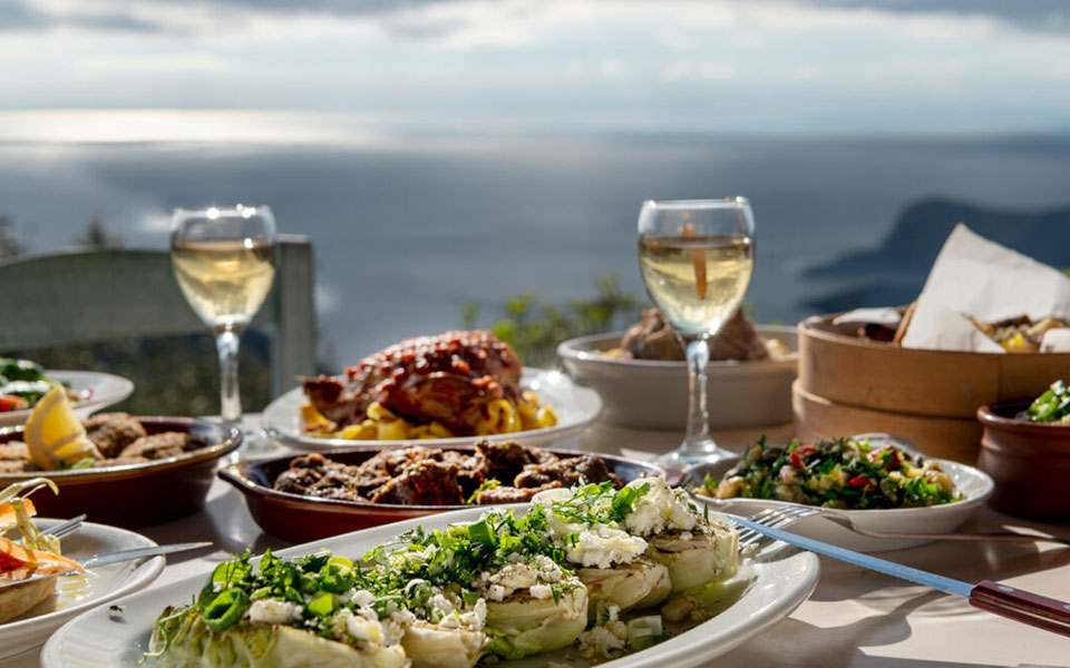 πλακόστρωτο-στη-σύρο-για-αρνάκι-σύζου-561994519