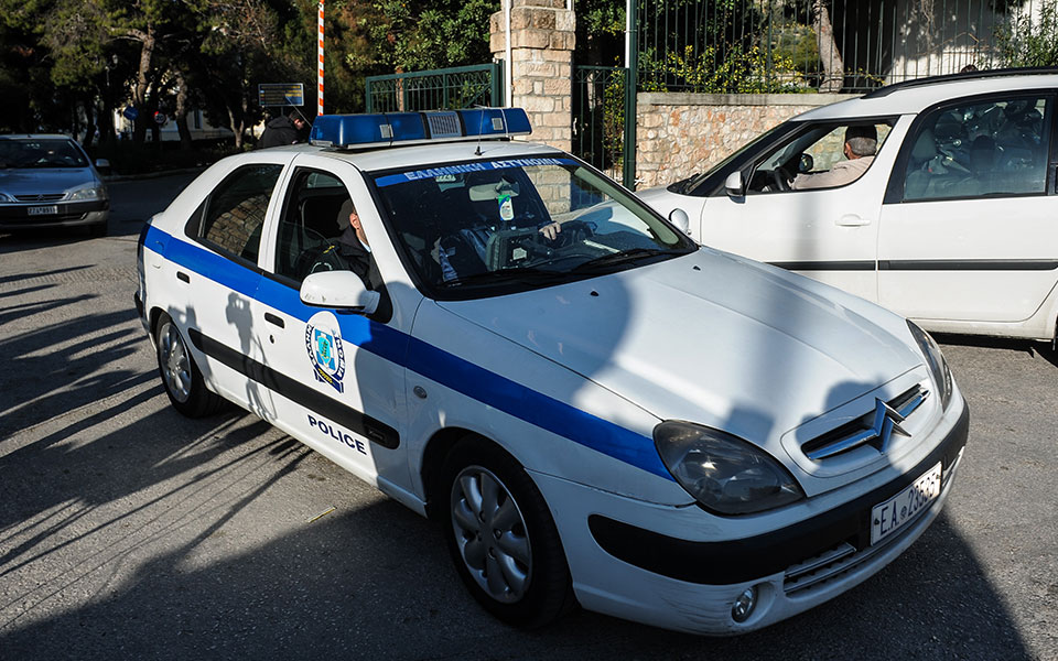 χειροπέδες-σε-72χρονο-για-απάτη-και-πλασ-562020757