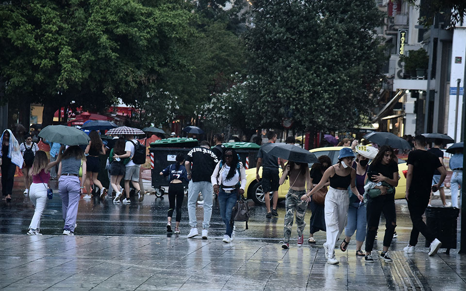 καιρός-βροχές-και-καταιγίδες-σε-όλη-τη-562009864