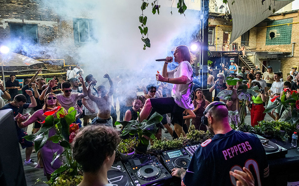 ουκρανία-οι-ρέιβερς-ξεφεύγουν-από-τη-φ-562019356